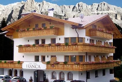 Garni Franca B&B 塞尔瓦迪加尔代纳山谷 外观 照片