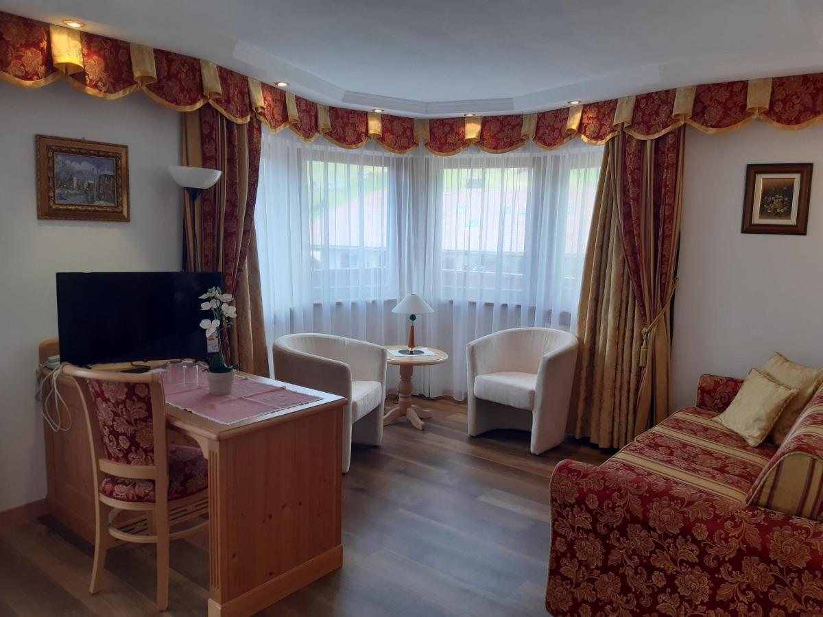 Garni Franca B&B 塞尔瓦迪加尔代纳山谷 外观 照片