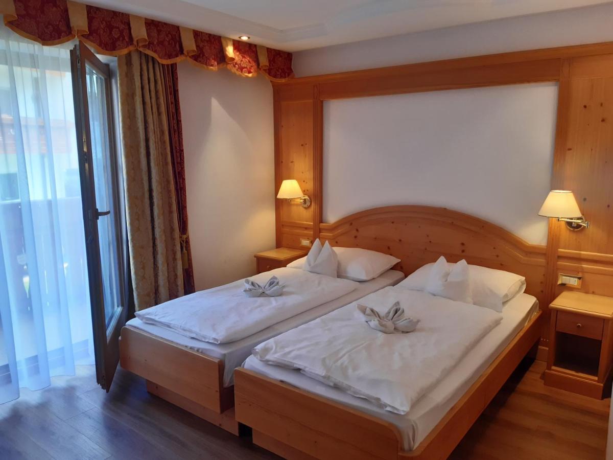 Garni Franca B&B 塞尔瓦迪加尔代纳山谷 外观 照片