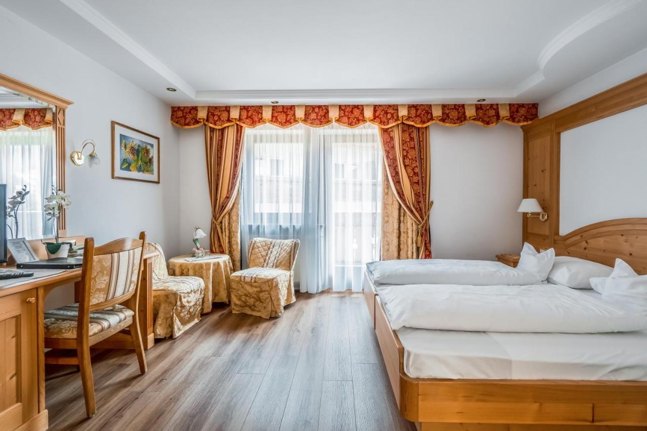 Garni Franca B&B 塞尔瓦迪加尔代纳山谷 外观 照片