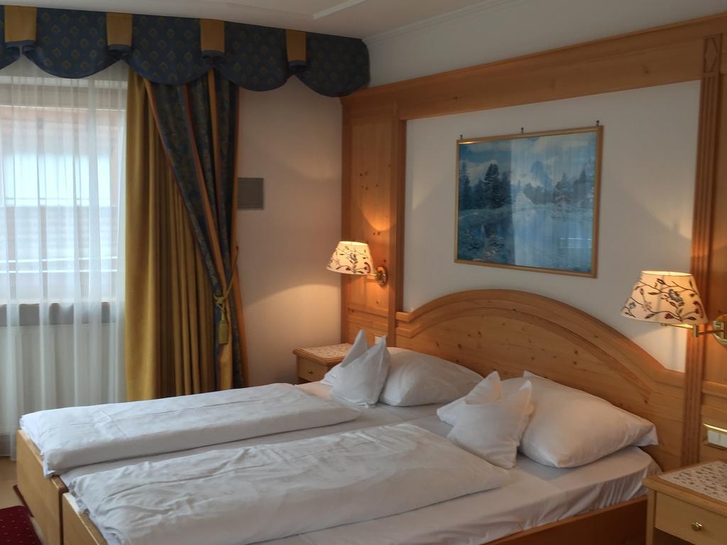Garni Franca B&B 塞尔瓦迪加尔代纳山谷 外观 照片