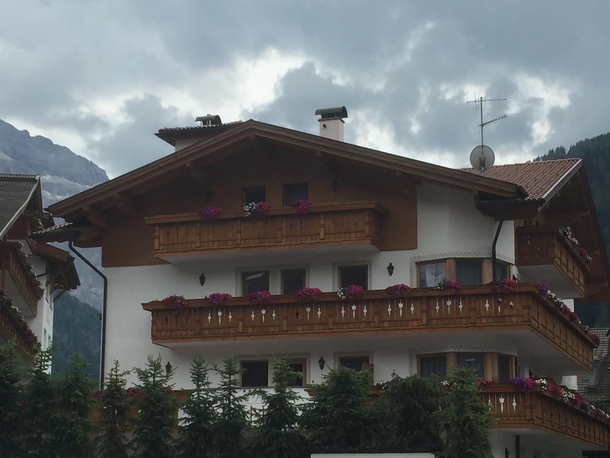 Garni Franca B&B 塞尔瓦迪加尔代纳山谷 外观 照片